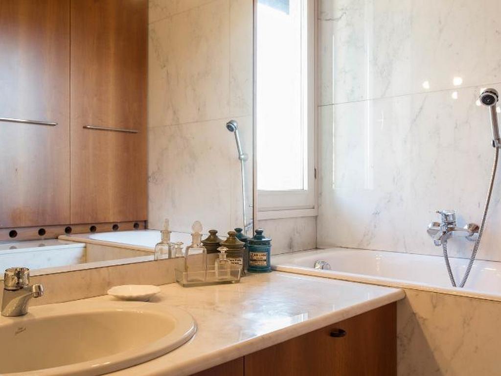 Roomy Apartment Duomo & San Babila Мілан Екстер'єр фото